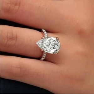 Gorgeous Tear Drop Engagement Ring Style